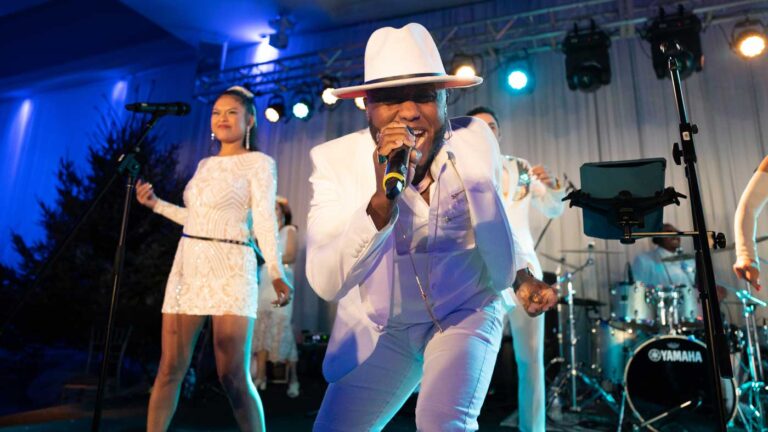 Liquid Blue Cover Band Lead Singer DeShaude