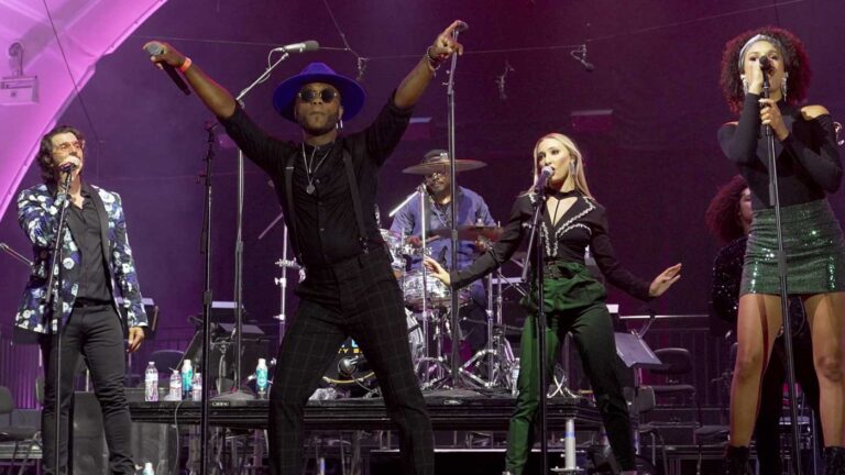 Liquid Blue Lead Vocalist DeShaude at Rady Shell