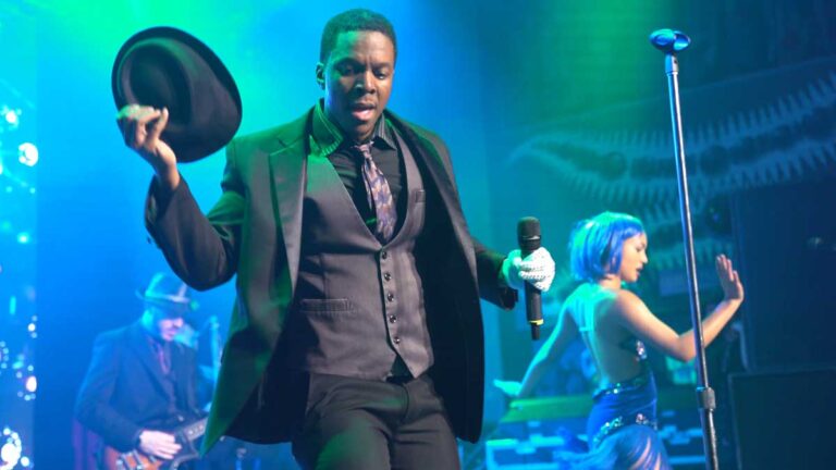 Shades of Blue Band Live in Chicago