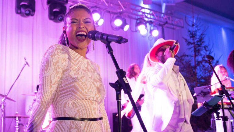 Shades of Blue Lead Vocalist Diana