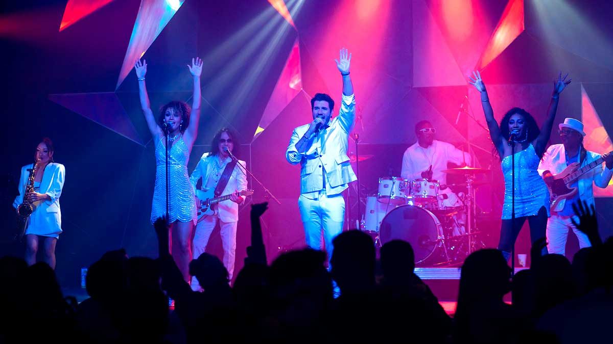 San Diego's Liquid Blue Dance Band Performing Live